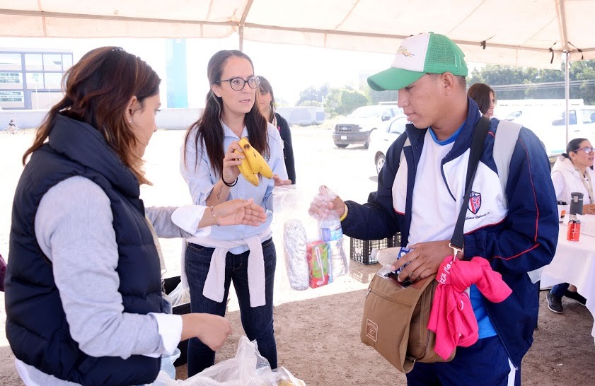 Atiende Municipio leonés a 100 migrantes de la caravana