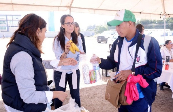 Atiende Municipio leonés a 100 migrantes de la caravana