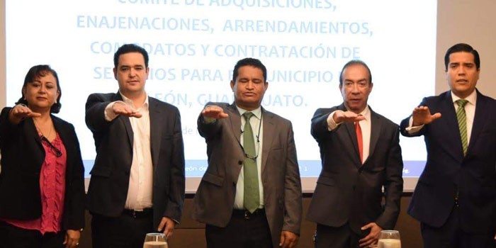 Rinden protesta nuevos integrantes del Comité de Adquisiciones de León
