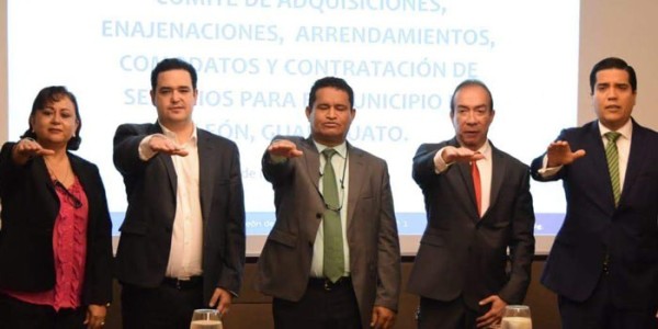 Rinden protesta nuevos integrantes del Comité de Adquisiciones de León