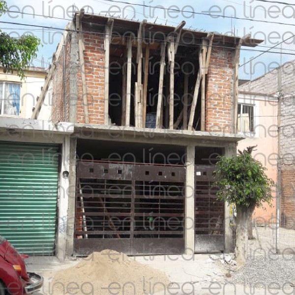 Recibe trabajador de obra descarga eléctrica