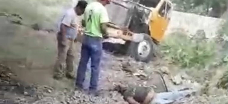 Muere conductor de tolva al tratar de ganarle el paso al tren