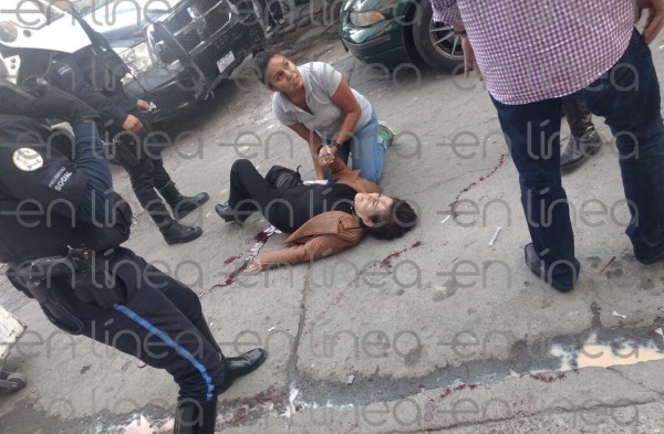 Atacan a hombre y a mujer a balazos en Bellavista