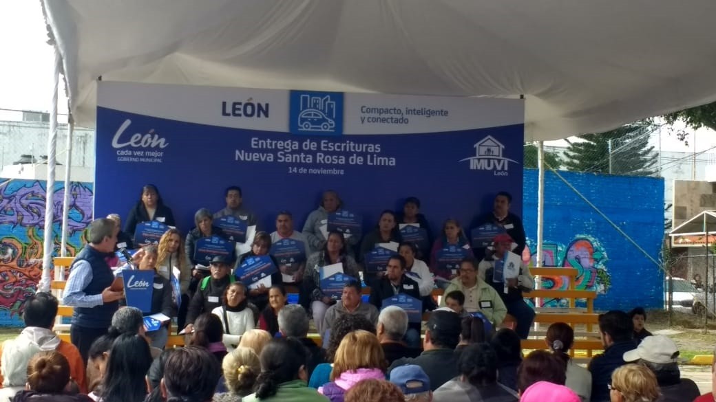 Entregan escrituras a habitantes de Nueva Santa Rosa de Lima