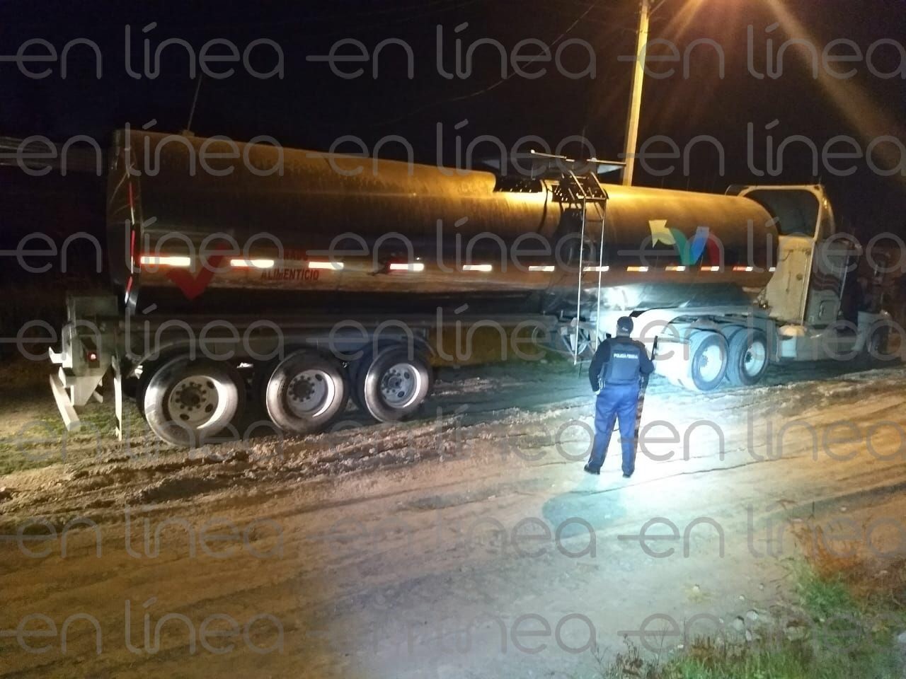 Policía Federal asegura tractocamión robado en Celaya