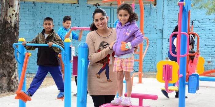 Entregan gimnasios urbanos en León