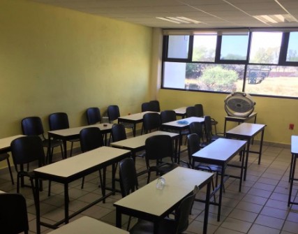 Desalojan a alumnos por fuga de gas pimienta en universidad
