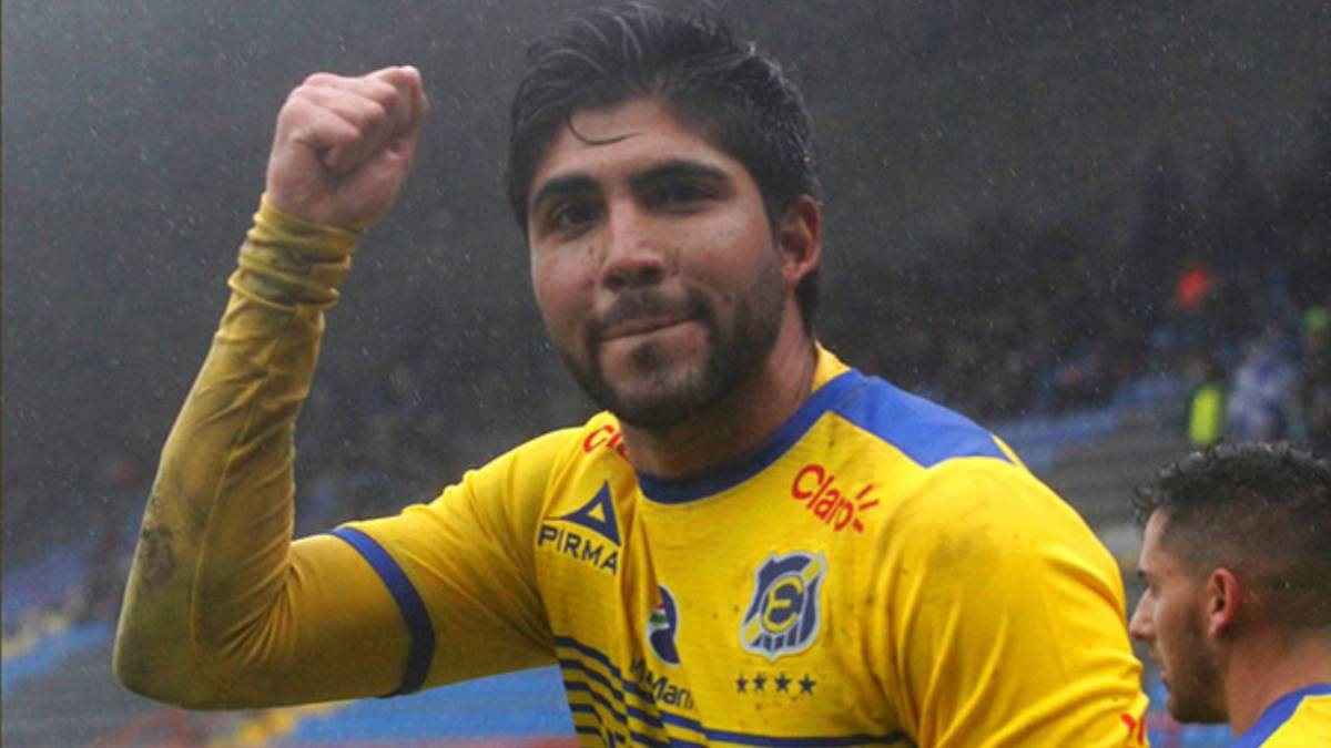 León se refuerza con Iván Ochoa