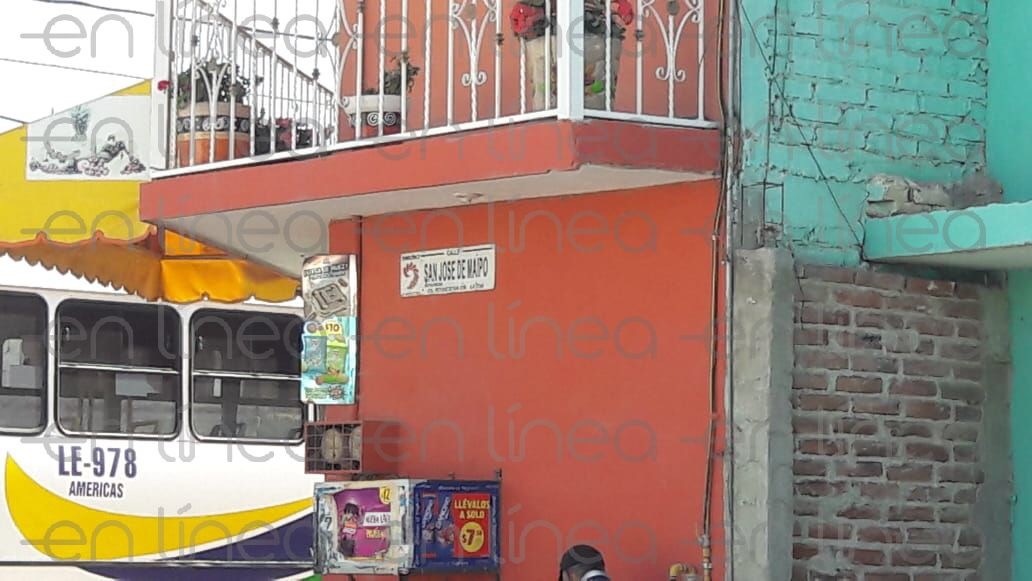 Encuentran a hombre muerto en el baño de su casa