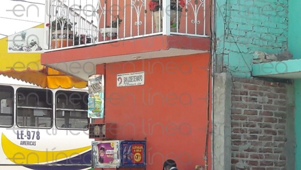 Encuentran a hombre muerto en el baño de su casa