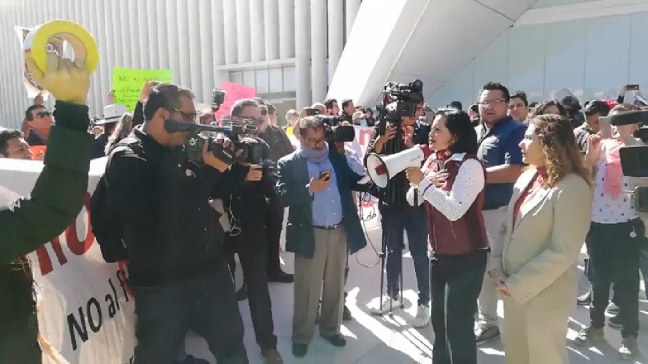 'Clausura' Morena entrada al Congreso por 'fiscal carnal'