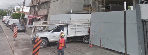 Hallan a pareja muerta en baño de departamento en el Campestre