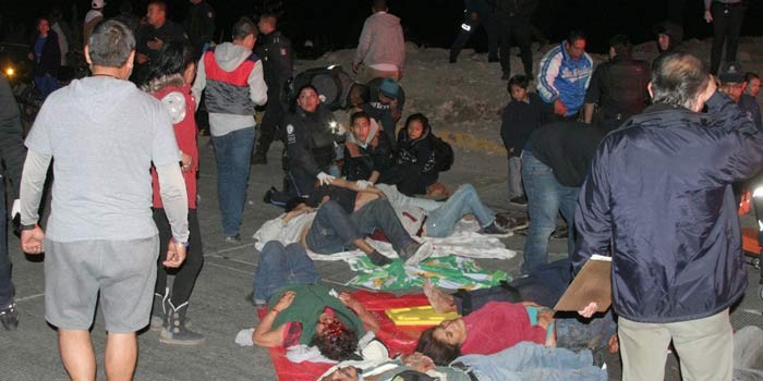 Suman 7 muertos en volcadura de autobús, confirman concesionarios del transporte