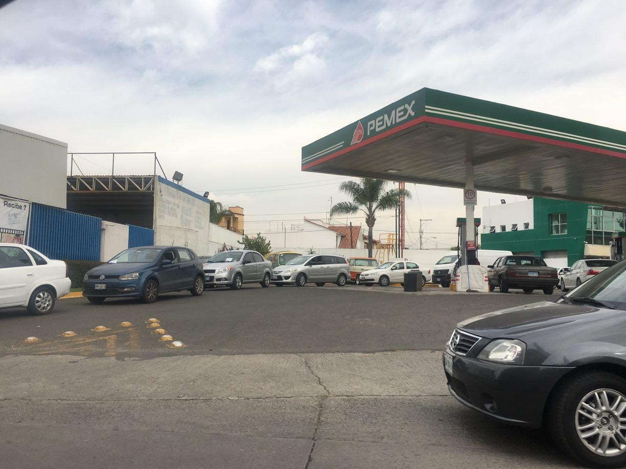 Sin registrarse asaltos en filas para abasto de gasolina