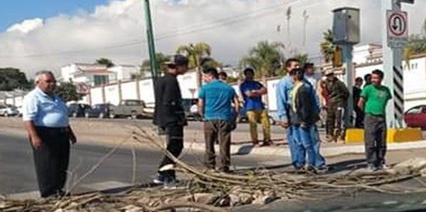 Bloqueos solo complicarán más la situación: López Santillana