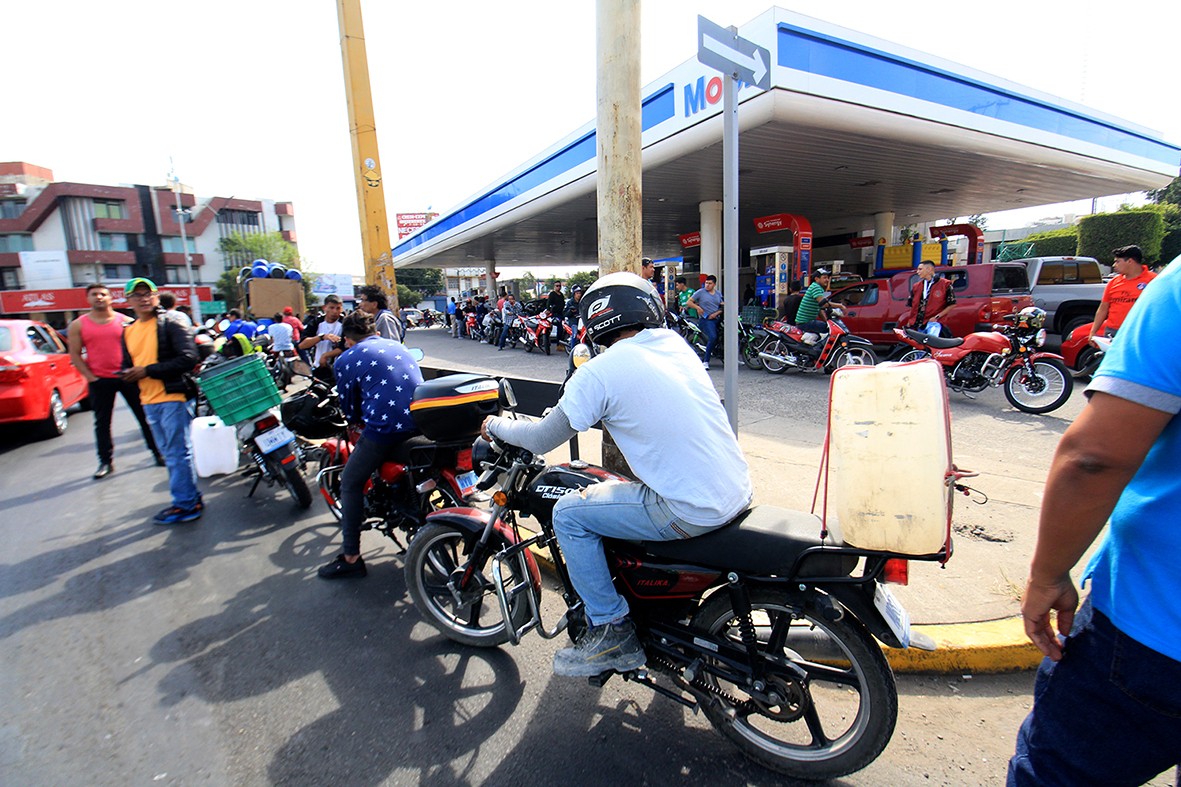 Gasolineros confían que se regularice el abasto con la importación de combustible