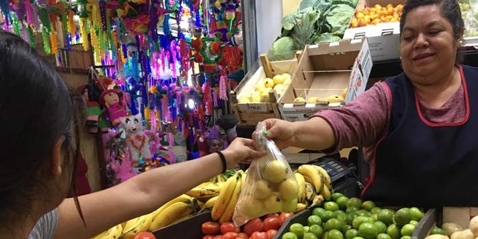 Disminuyeron clientes en mercados públicos y tianguis un 30% por desabasto de gasolina