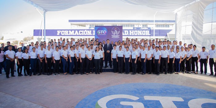 Inicia clases la primera generación del Bachillerato Militarizado