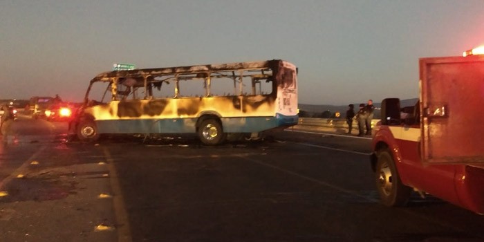 Incendian vehículos por operativo de la Marina en Villagrán