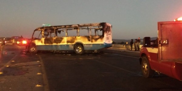 Incendian vehículos por operativo de la Marina en Villagrán
