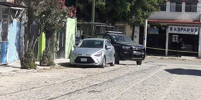 Localizan cadáver dentro de un automóvil en la colonia Deportiva 2