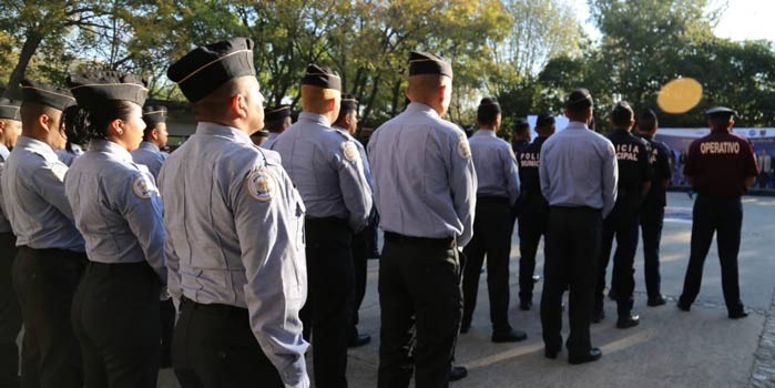 Egresan 15 cadetes de Policía y 27 de Tránsito