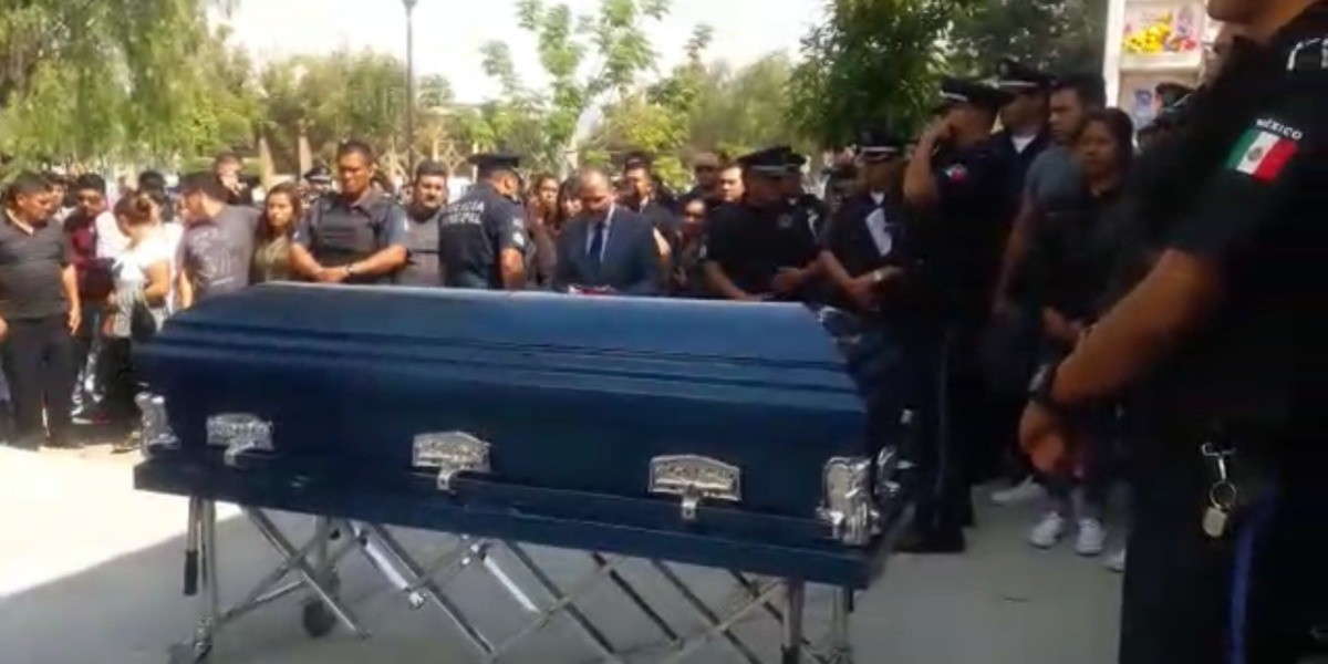 Rinden honores a policía asesinado a balazos
