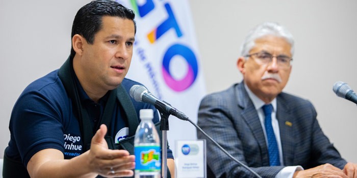 Termina desabasto de gasolina, asegura Diego Sinhue