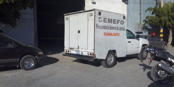 Muere trabajador al caer a un tambo con químicos