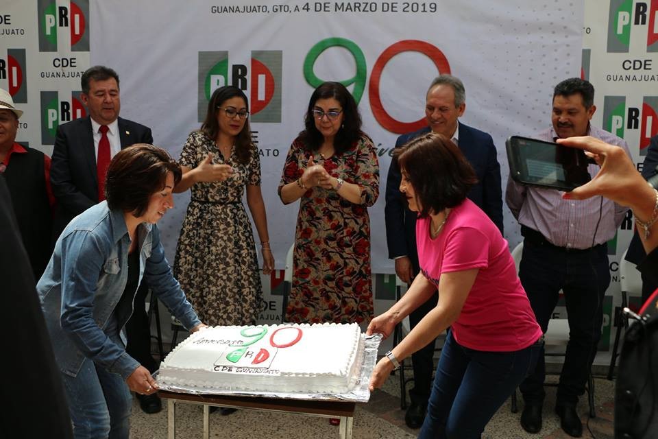 Celebran priistas 90 años del partido