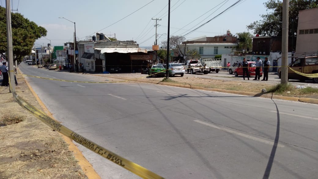 Atropellan y matan con taxi robado a mujer