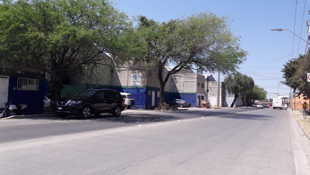 Chocan de frente ciclistas y queda uno lesionado