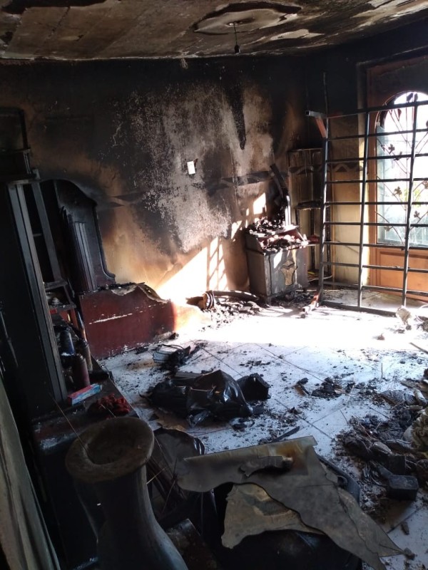 Pierde familia sus bienes por incendio en vivienda