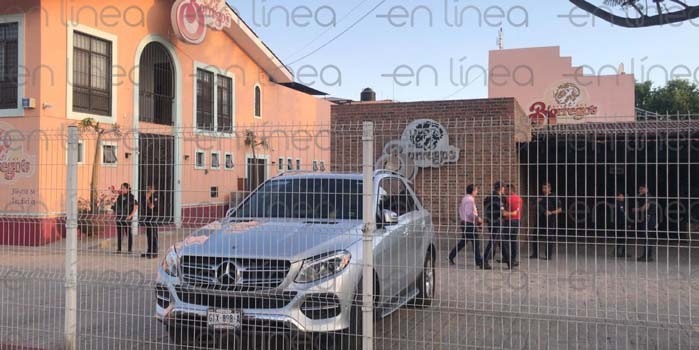 Balean a comensal en Restaurante Borregos