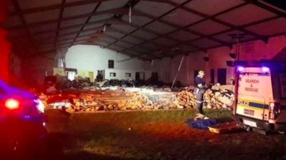 Mueren 13 fieles en derrumbe de iglesia