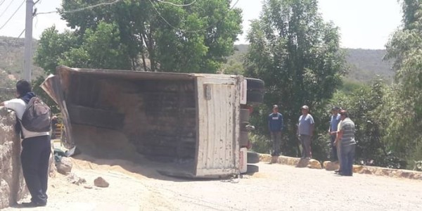 Grave conductor de una tolva al volcar en Hacienda Arriba