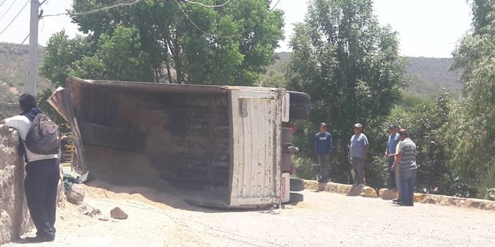 Grave conductor de una tolva al volcar en Hacienda Arriba