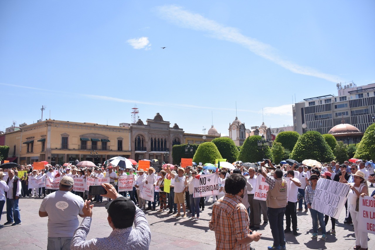 Protestan en Plaza Principal contra López Obrador