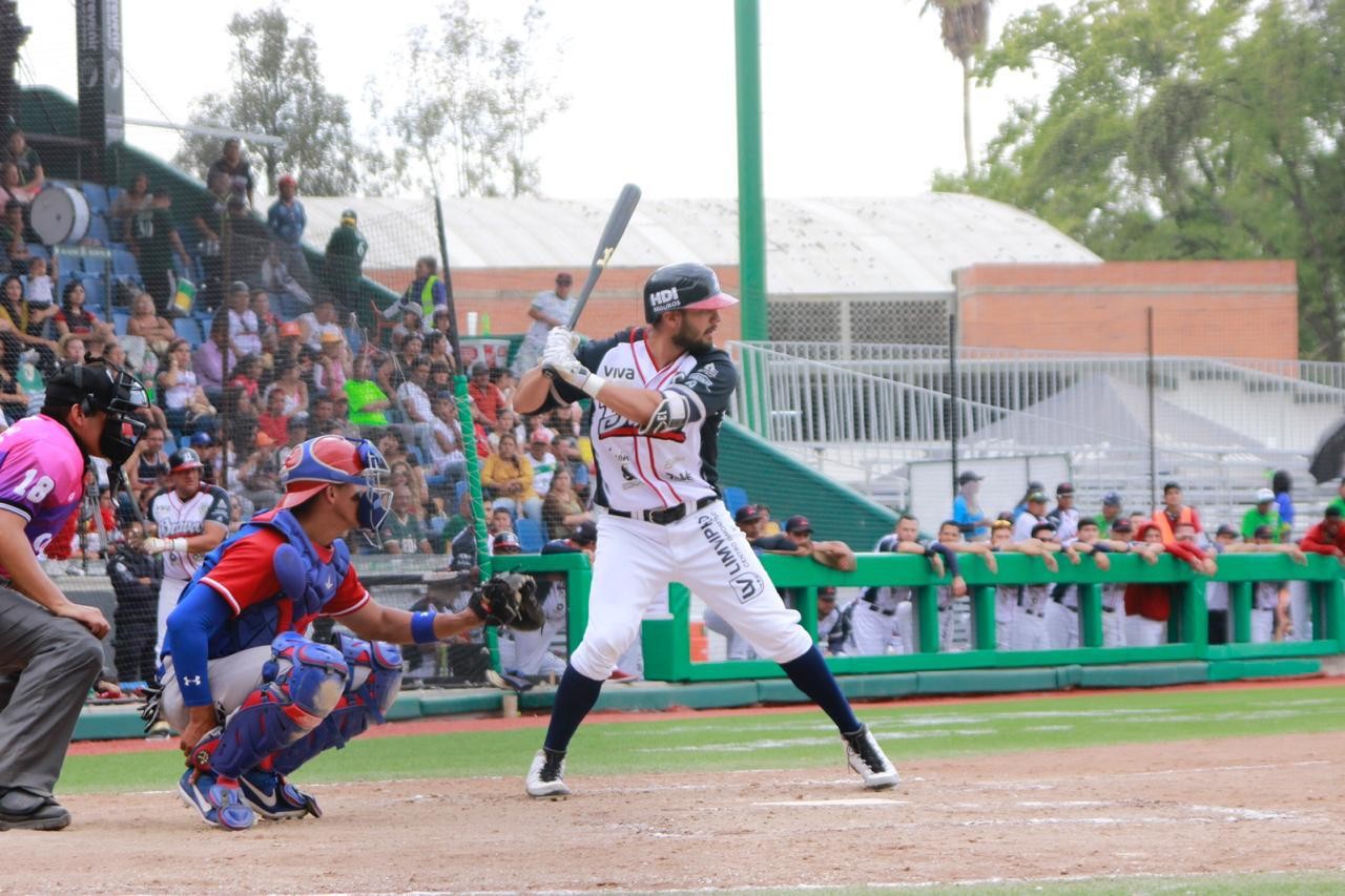Bravos y Olmecas intercambian peloteros