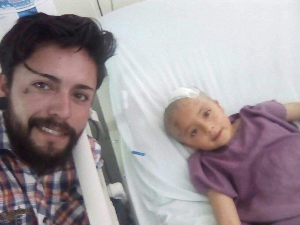 Buscan salvar con tatuajes a niña con tumor cerebral