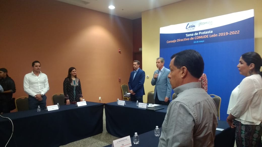 Rinde protesta el nuevo Consejo Directivo de Comude León