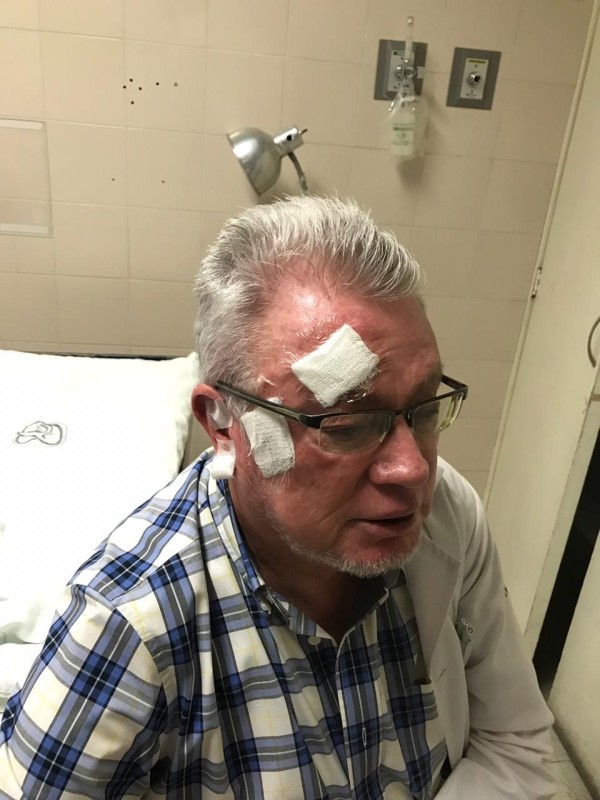 Golpean hombres armados a líder disidente del IMSS en su consultorio