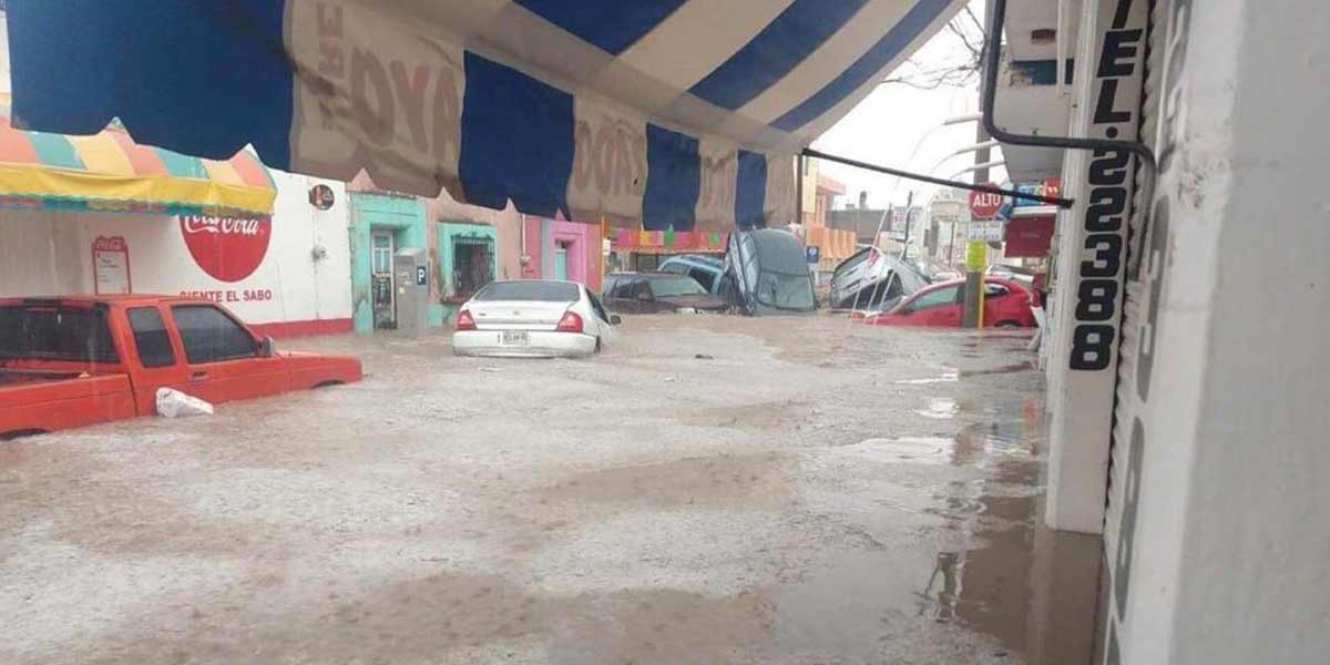 Tromba en Matehuala afectó a cientos de vehículos, negocios y escuelas