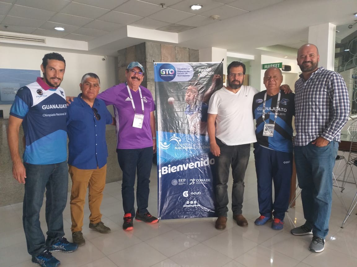 Se estrena ‘Chicho’ Rodríguez como entrenador nacional de frontón