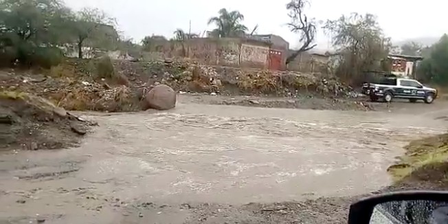 Se desborda arroyo de Alfaro, se inundan 16 viviendas