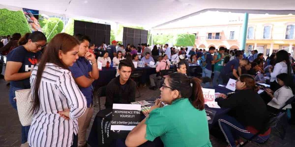 Ofrecen mil 200 plazas en el sector turístico