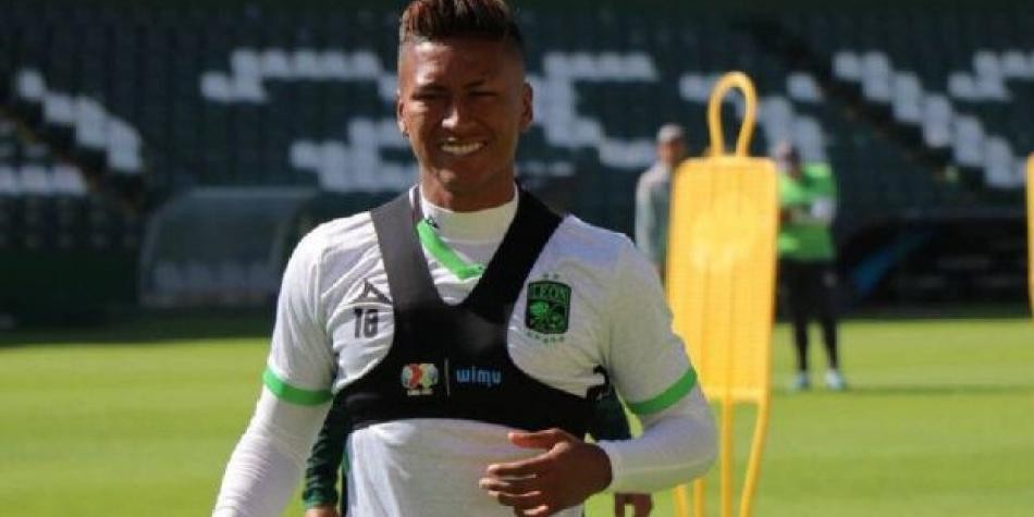 Aquino rechaza ofertas y quiere su revancha con León