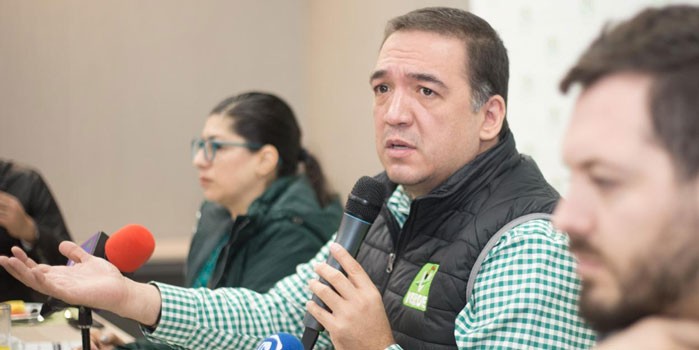 No descarta Contreras amparo colectivo contra aumento al transporte