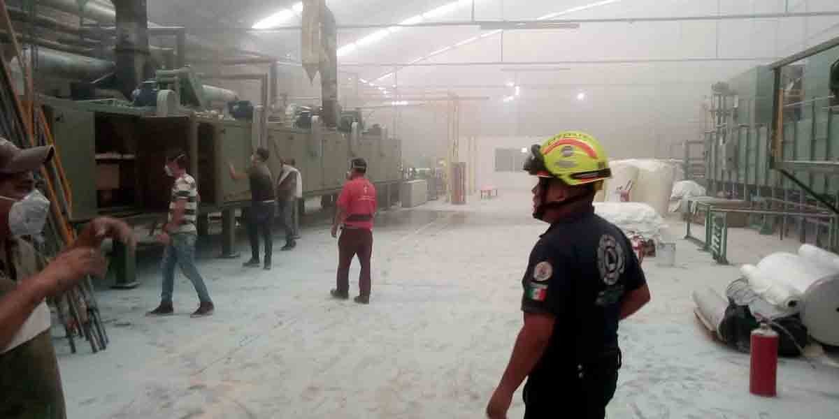 Se incendia fábrica en La Patiña: desalojan a 50 empleados
