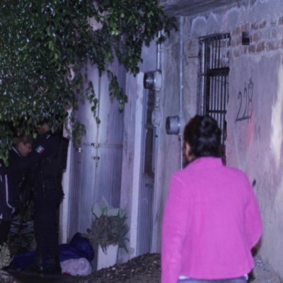 Asesinan a hombre a balazos en riña
